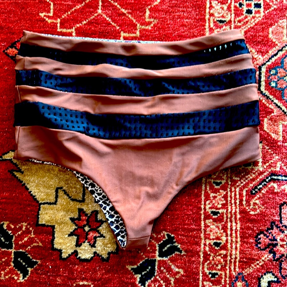 Acacia high waisted black and brown bottoms size small